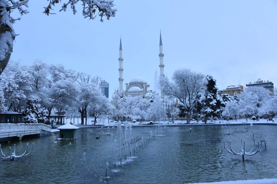 Konya’da nefesler tutuldu! Kar yağışına artık saatler var 25